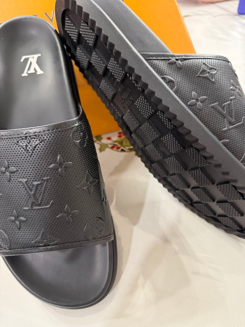 Men’s LV Slides